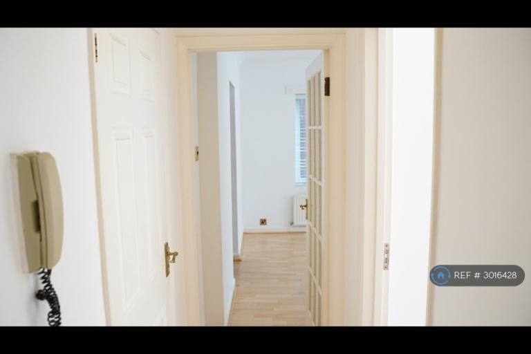 Flat Kingston Road in Greater London