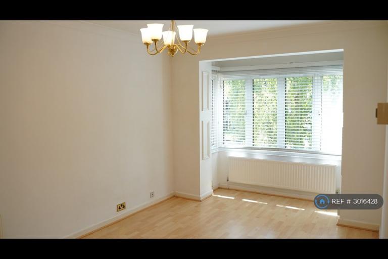 Flat Kingston Road in Greater London