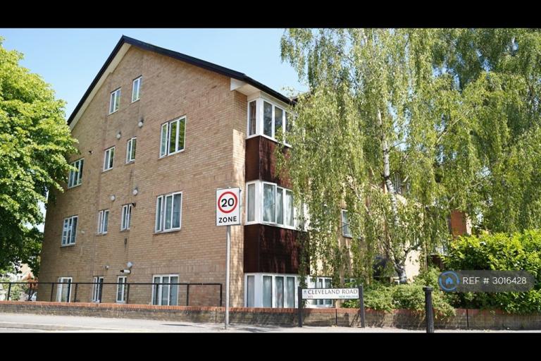 Flat Kingston Road in Greater London