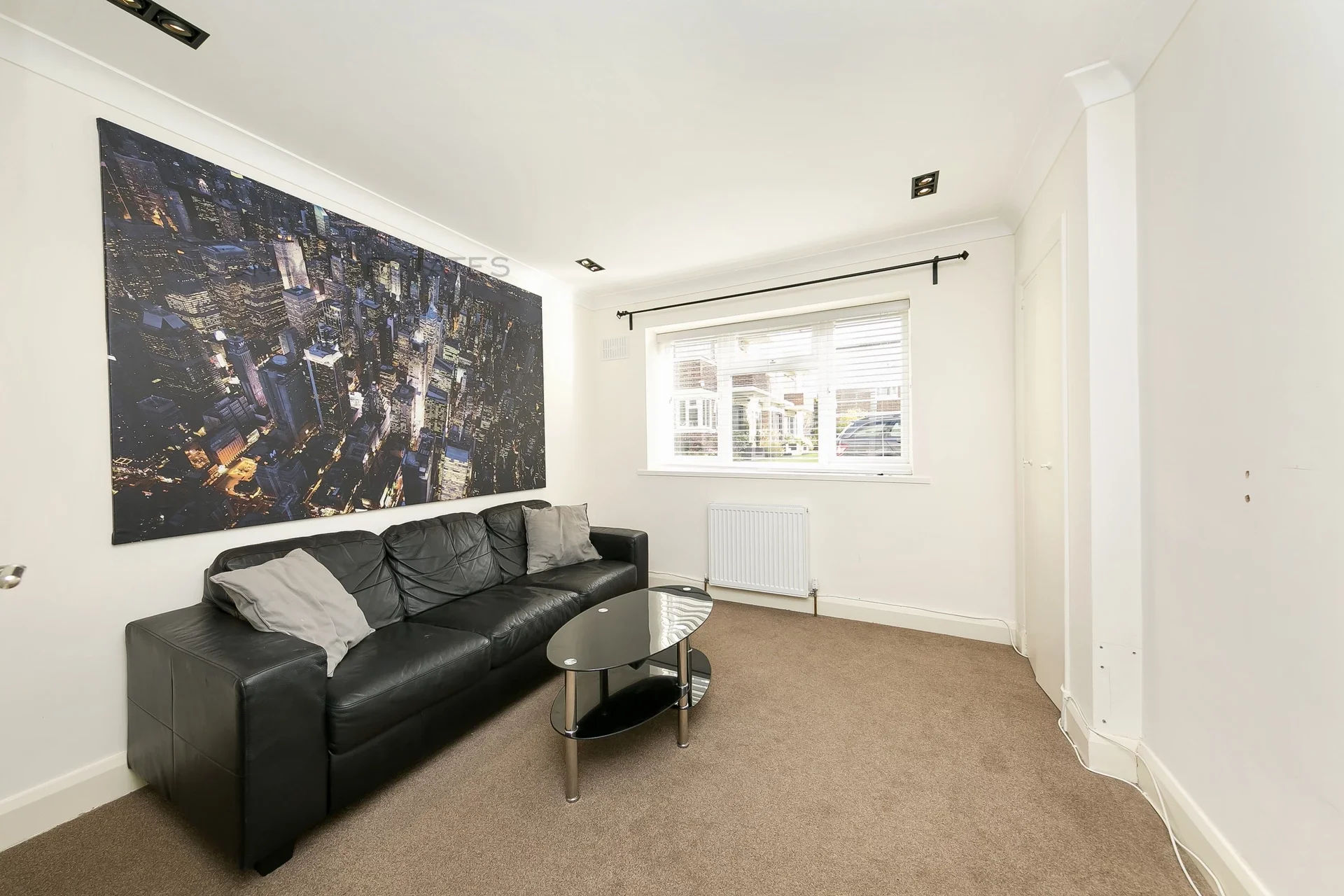 Flat Eaton Rise in Greater London