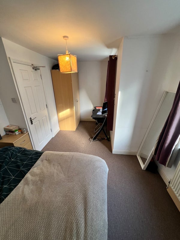 Room Bedford Road in Greater London