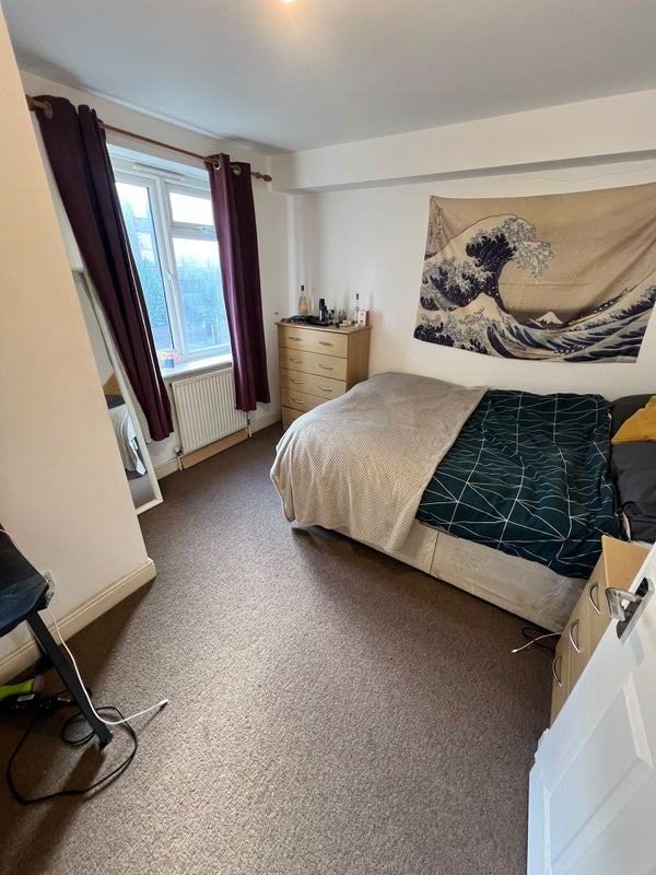Room Bedford Road in Greater London