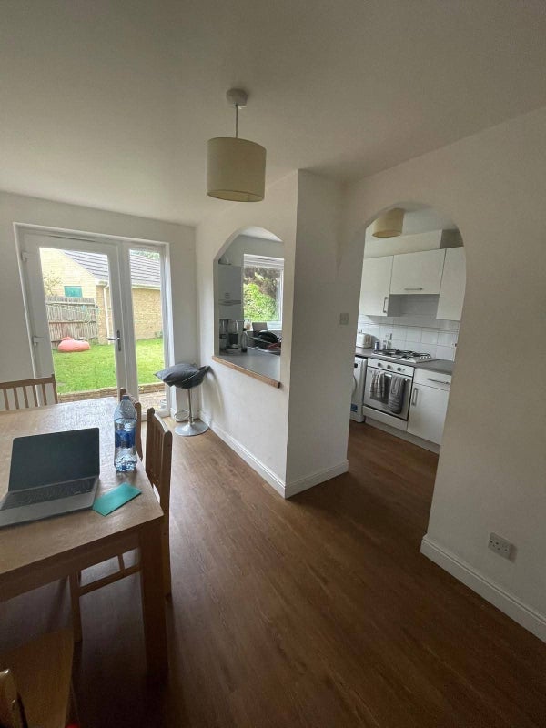 Room Bedford Road in Greater London