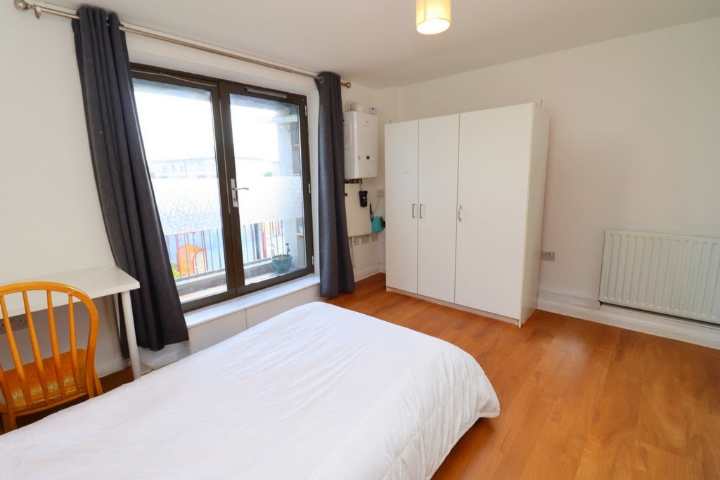 Room Globe Road in Greater London