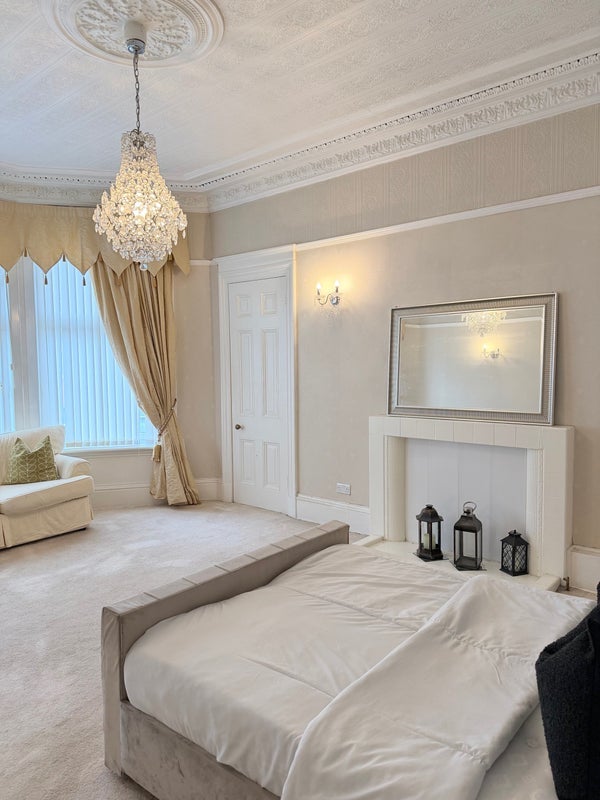 Room Keir Street in Glasgow