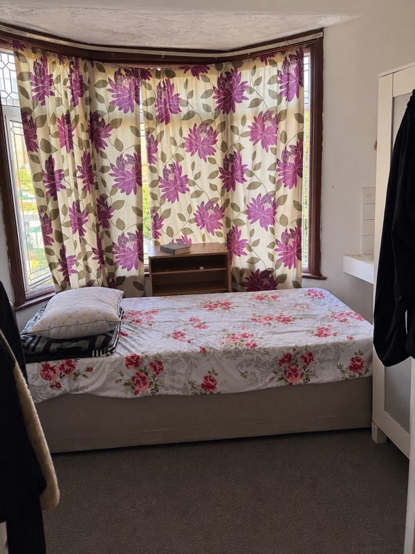 Room Browning Road in Greater London