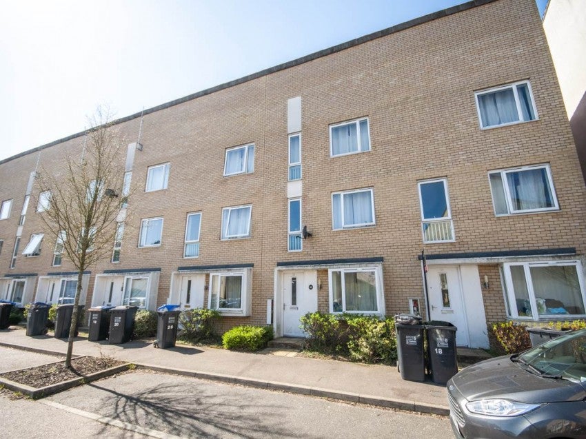 Flat Aviation Avenue in Welwyn Hatfield