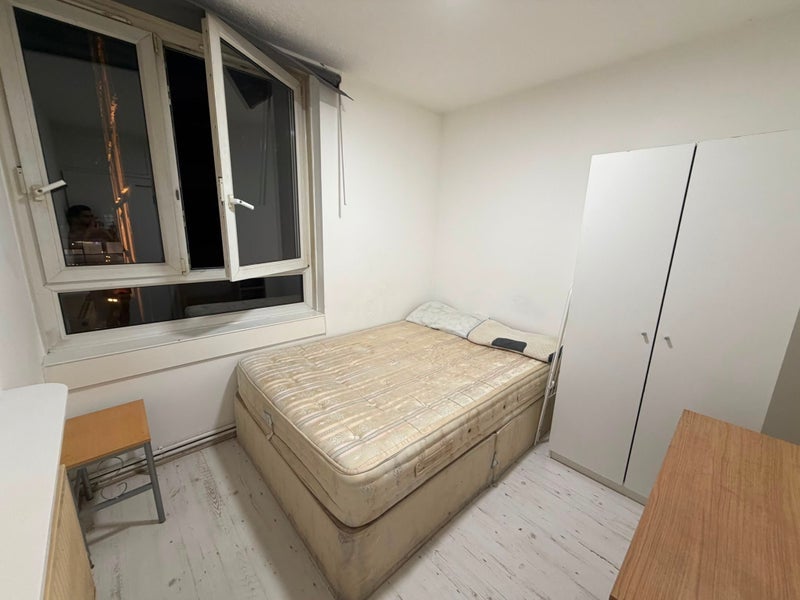 Room Peerless Street in Greater London