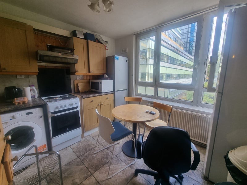 Room Peerless Street in Greater London