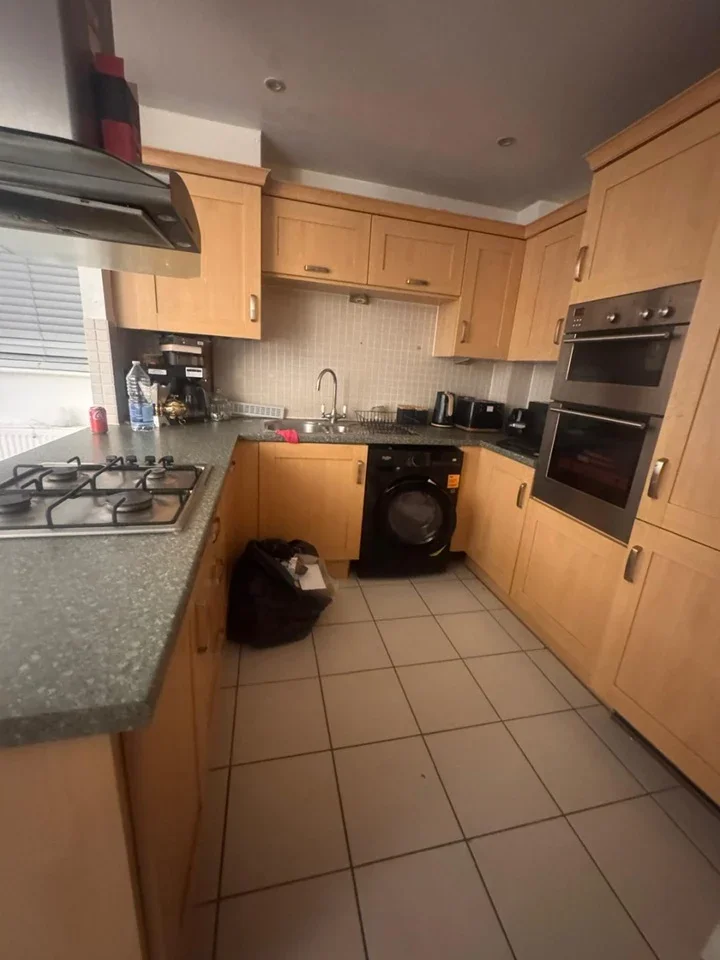 Flat Lower Addiscombe Road in Greater London