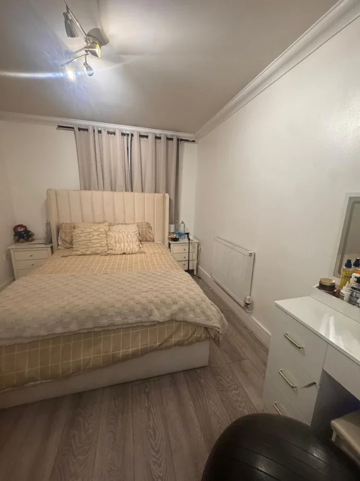 Flat Lower Addiscombe Road in Greater London