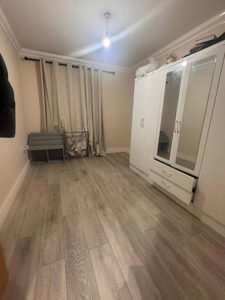 Flat Lower Addiscombe Road in Greater London