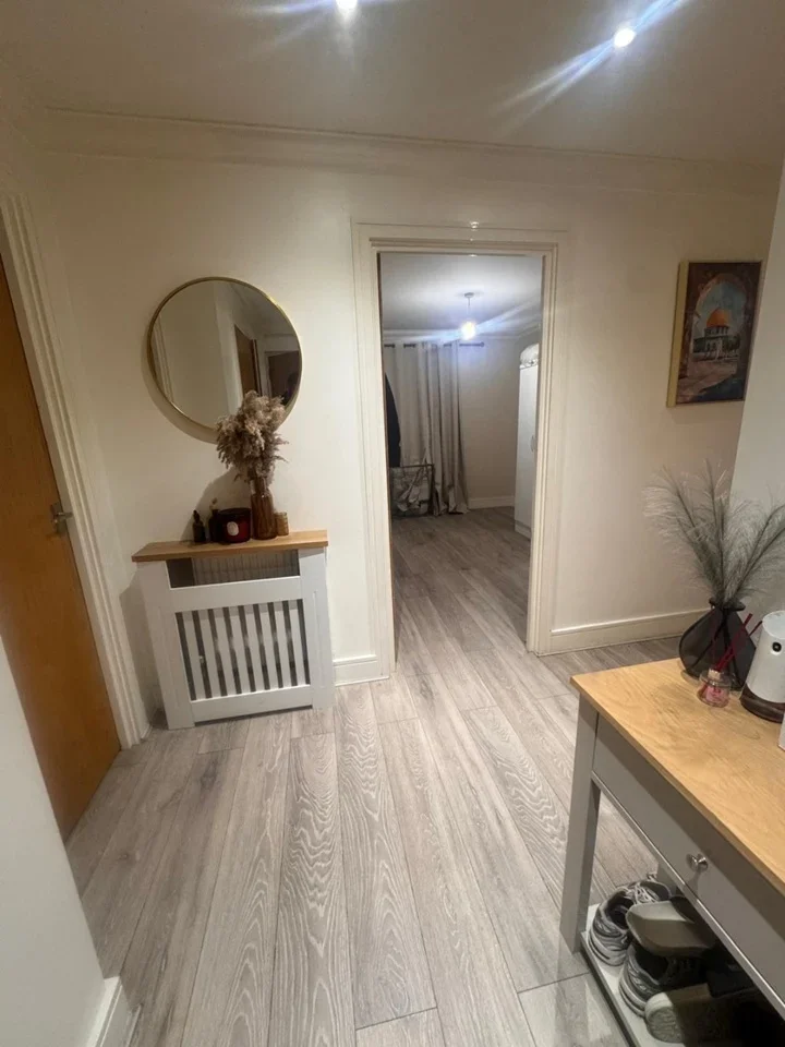 Flat Lower Addiscombe Road in Greater London