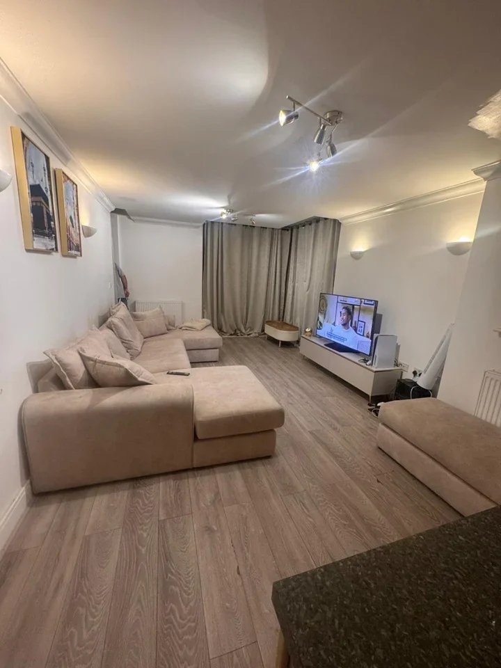 Flat Lower Addiscombe Road in Greater London