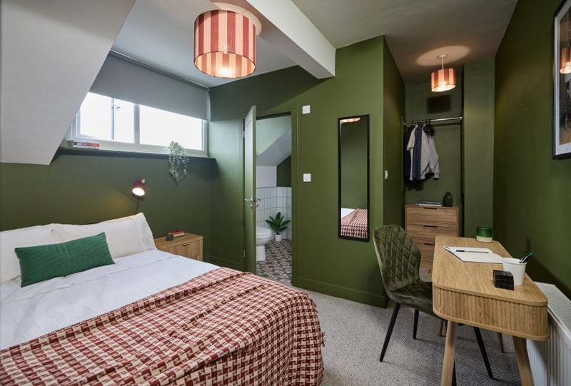 Room Back Westover Road in Leeds
