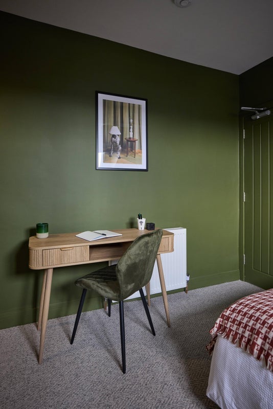 Room Back Westover Road in Leeds