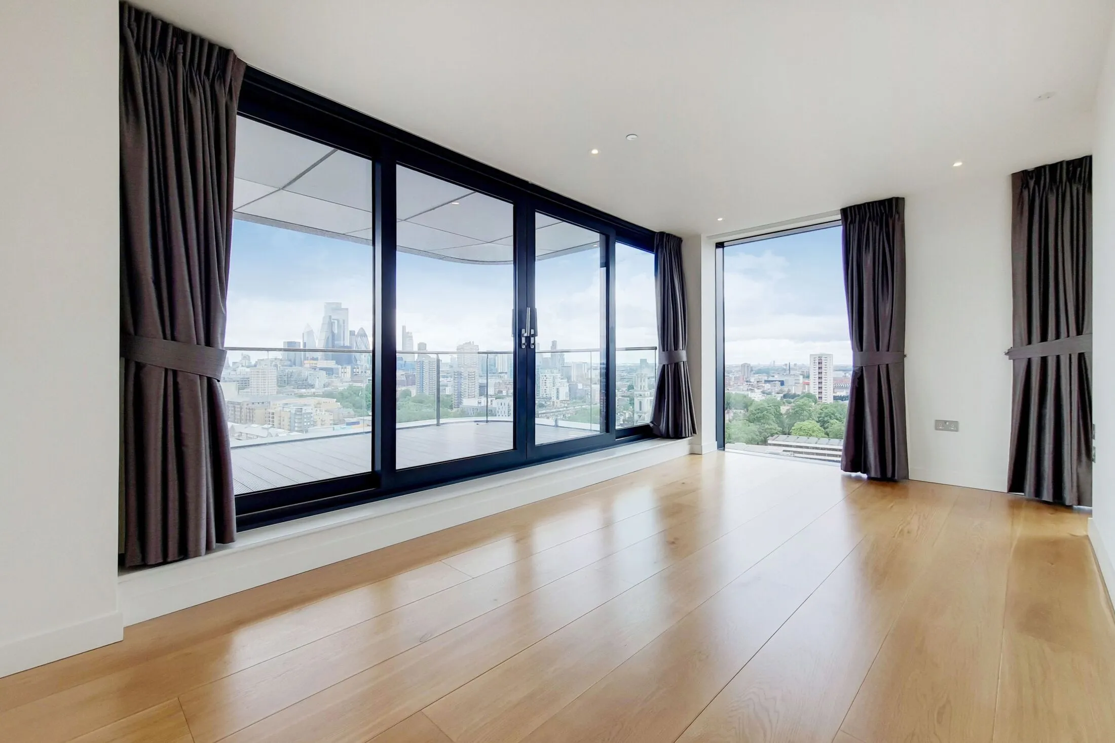 Flat Cobblestone Square in Greater London