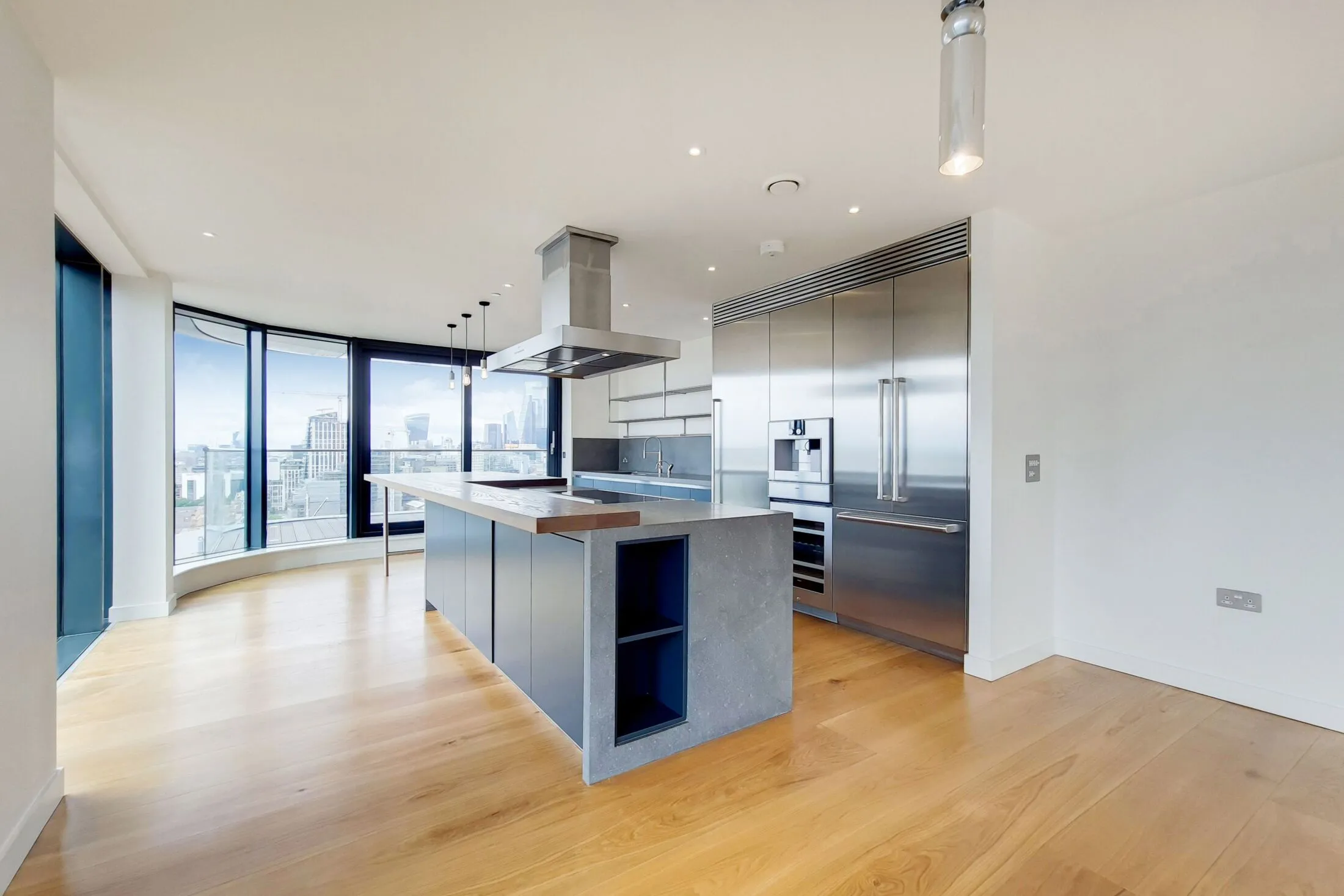 Flat Cobblestone Square in Greater London