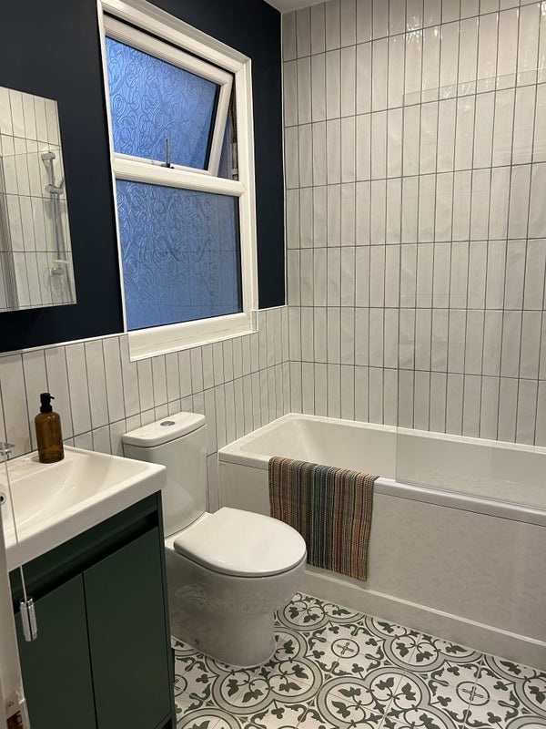 Room Selby Road in Greater London