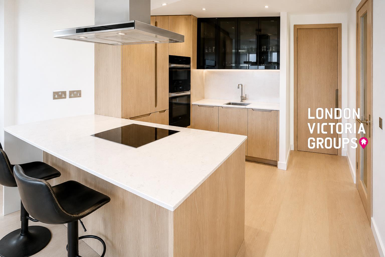 Flat Nine Elms Lane in Greater London