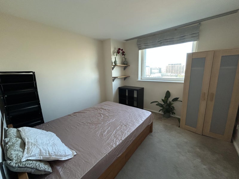 Room Westminster Bridge Road in Greater London