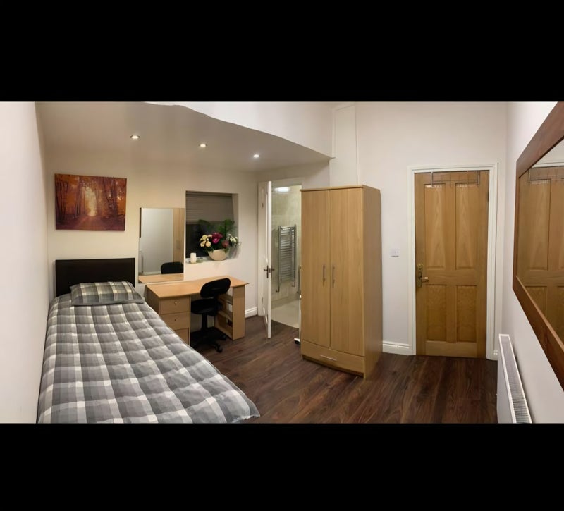 Room Lindsay Avenue in Manchester