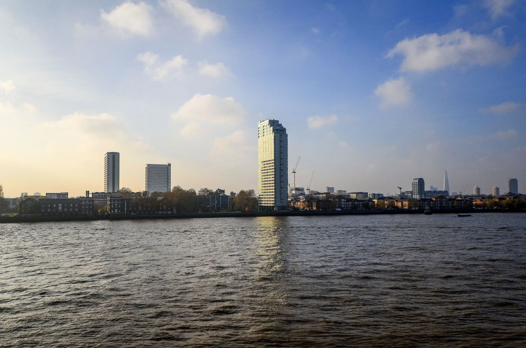 Flat Homer Drive in Greater London