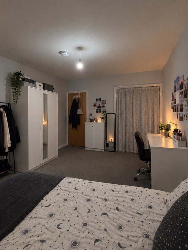 Room Queen's Gardens in City of Westminster