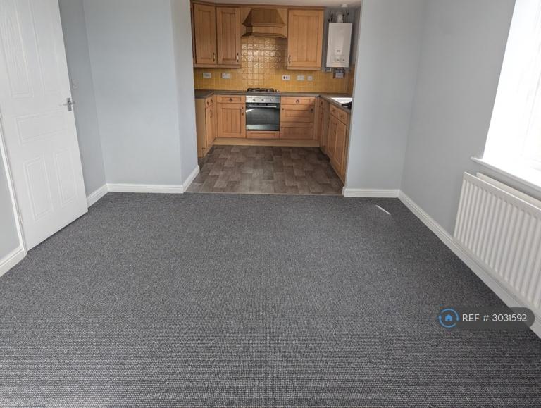 Flat Sunbeam Close in Colchester