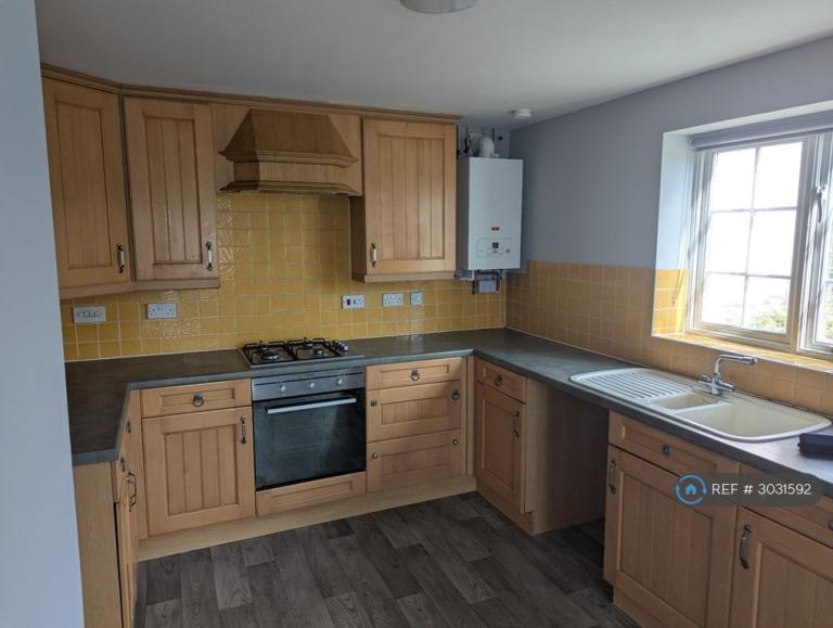 Flat Sunbeam Close in Colchester