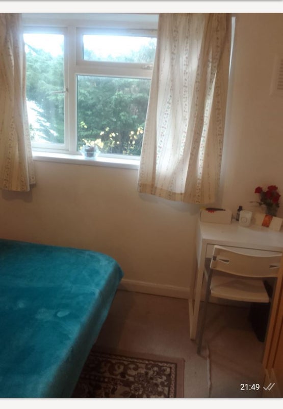 Room Station Road in Greater London