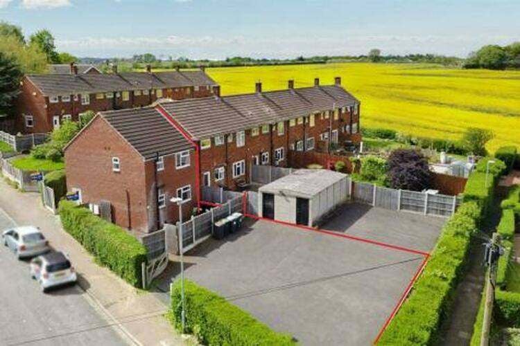 Flat Great Hoggett Drive in Nottingham