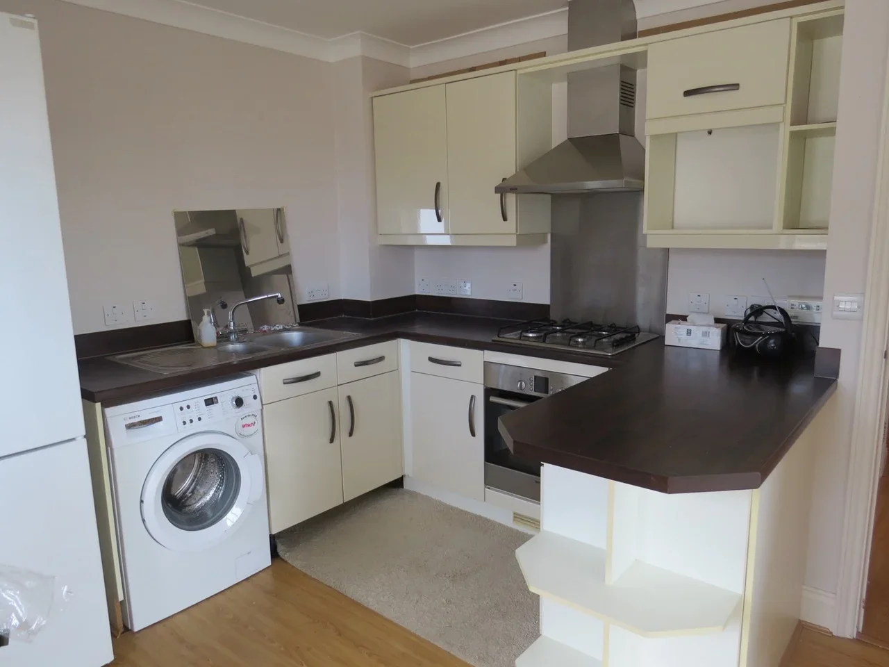 Flat Woodcote Road in Greater London