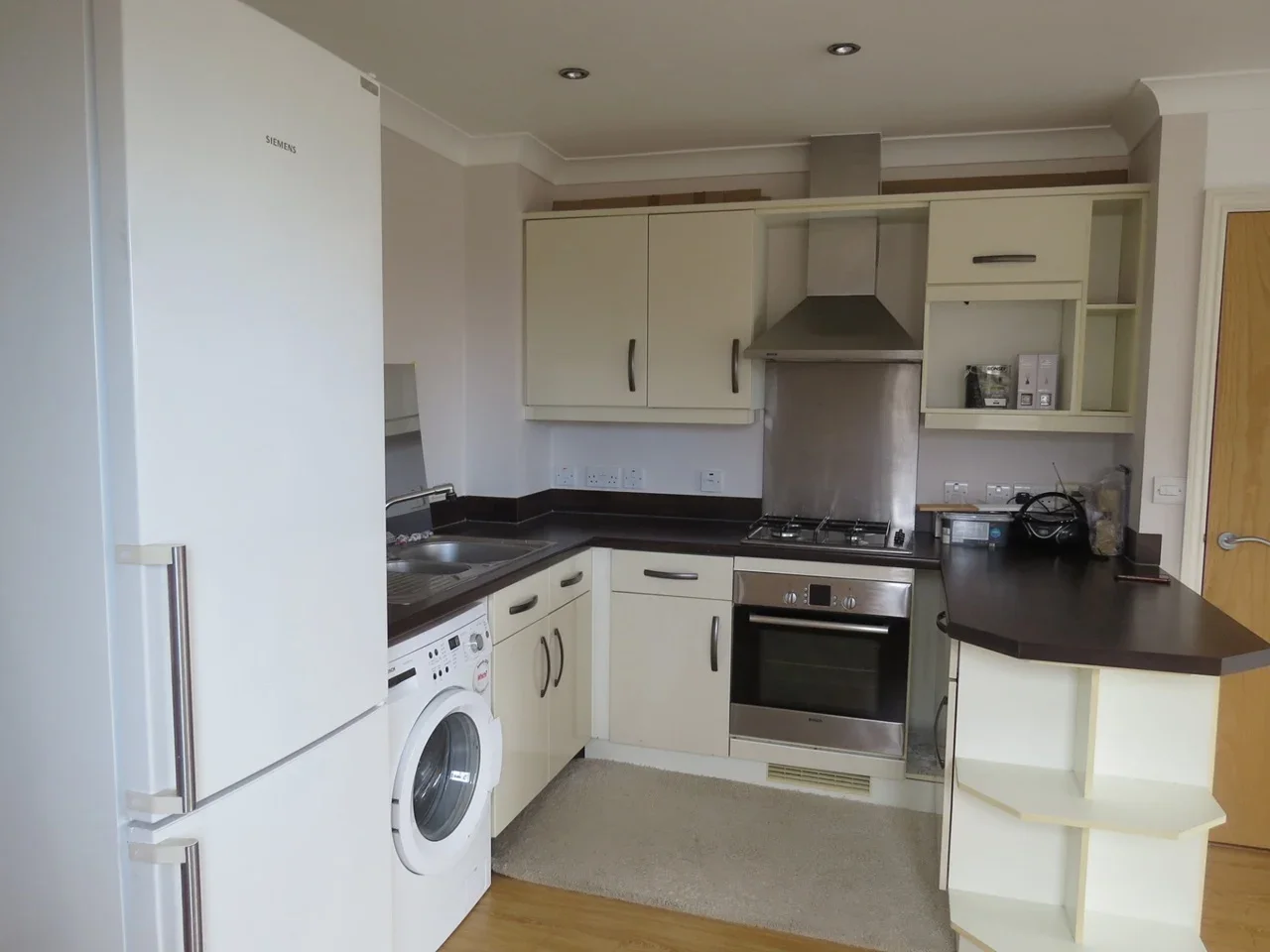 Flat Woodcote Road in Greater London