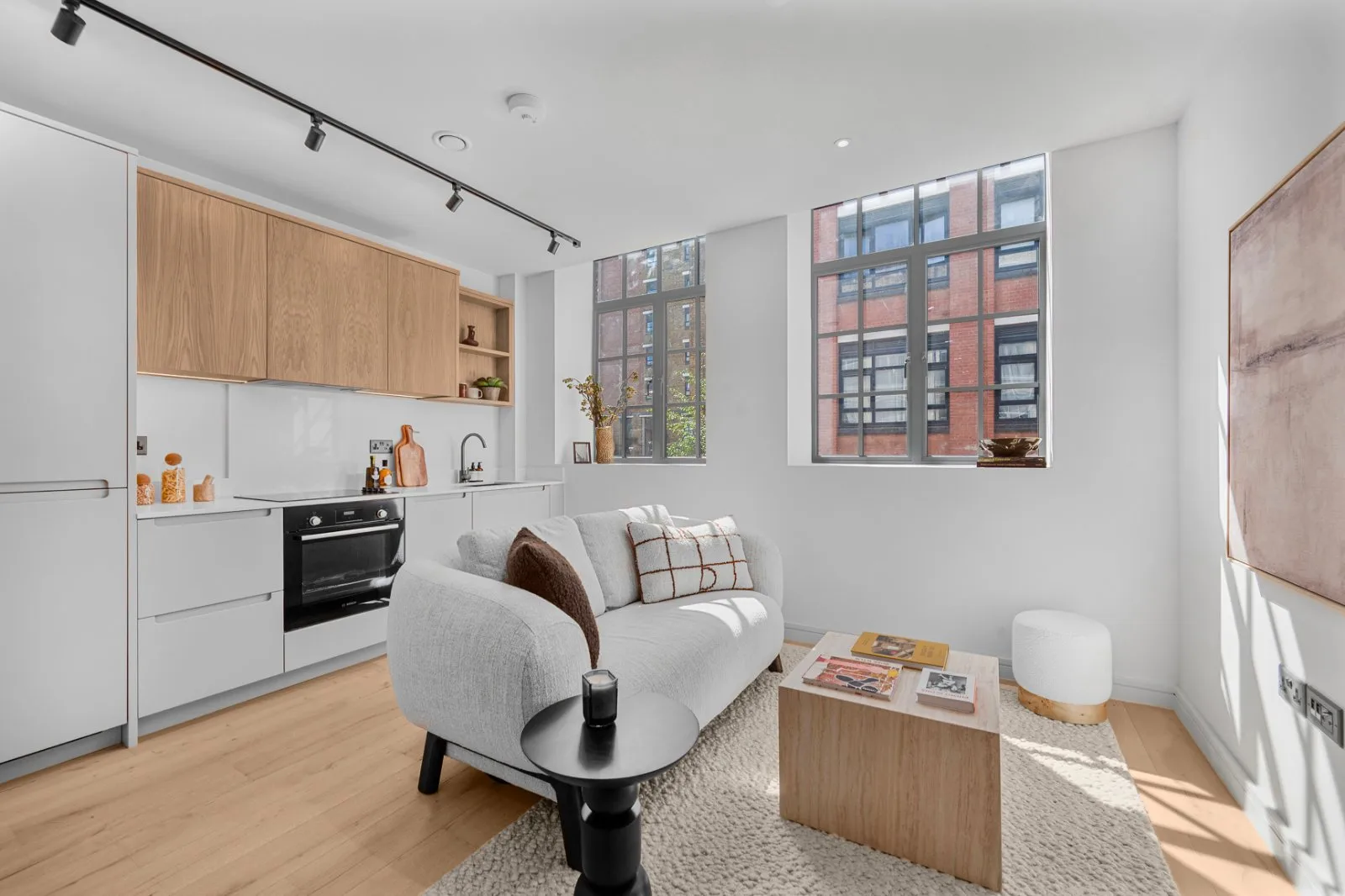 Flat Hollybush Gardens in Greater London