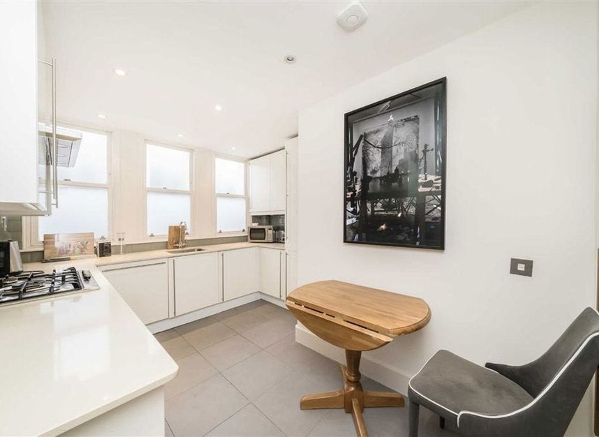Flat Onslow Gardens in Greater London