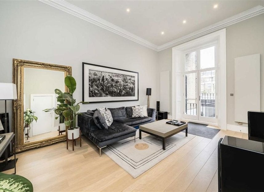 Flat Onslow Gardens in Greater London
