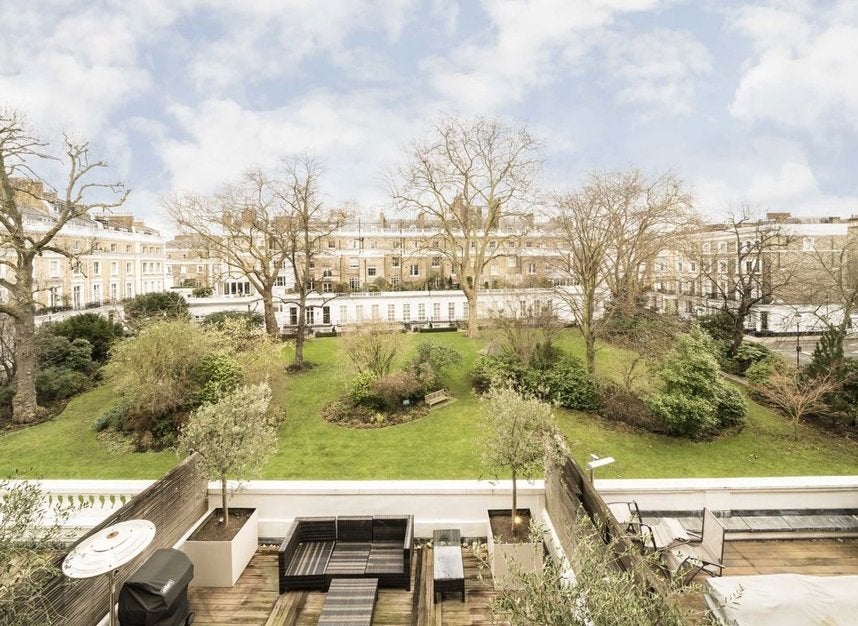 Flat Onslow Gardens in Greater London