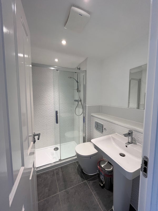Room Little Knoxes Close in Maidstone