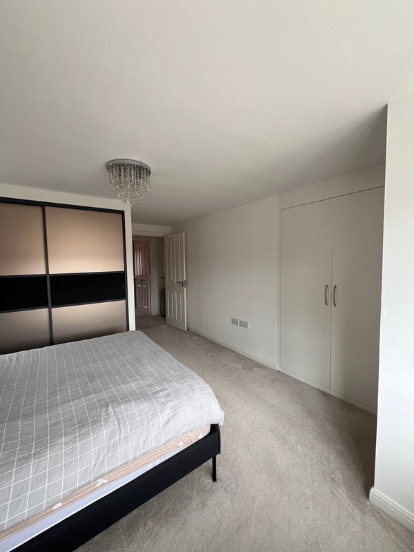 Room Little Knoxes Close in Maidstone