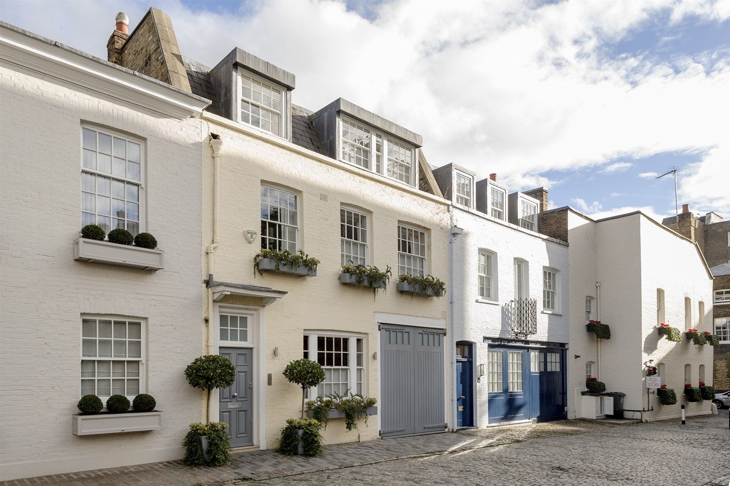 House Wilton Row in City of Westminster