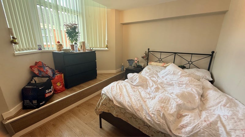 Room Empress Road in Liverpool