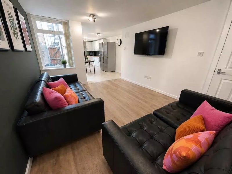 Room Empress Road in Liverpool