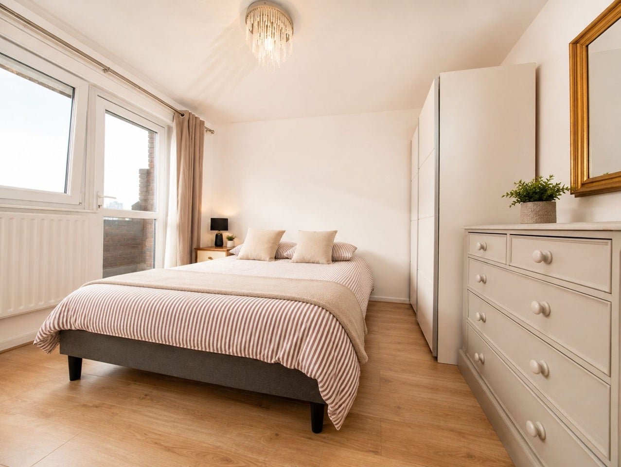 Flat Weatherley Close in Greater London