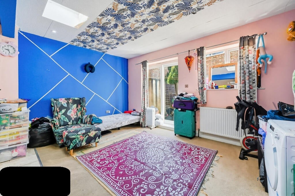 Flat Southcroft Road in Greater London