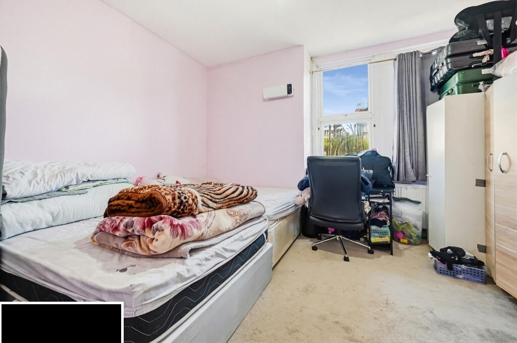 Flat Southcroft Road in Greater London