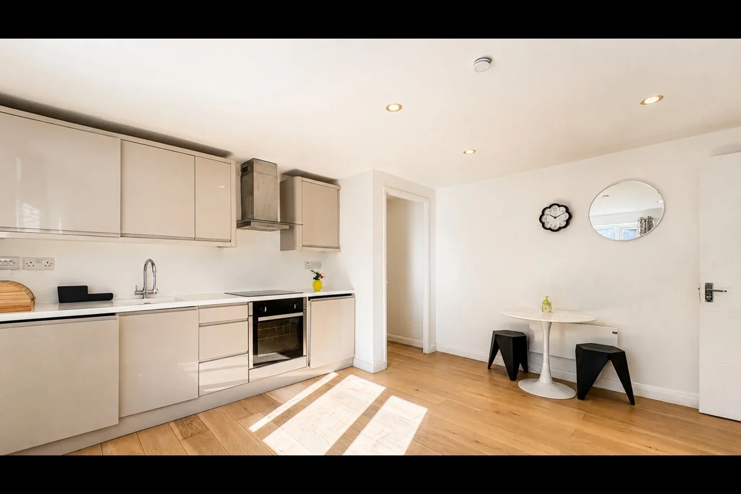 Flat Jade Close in Greater London