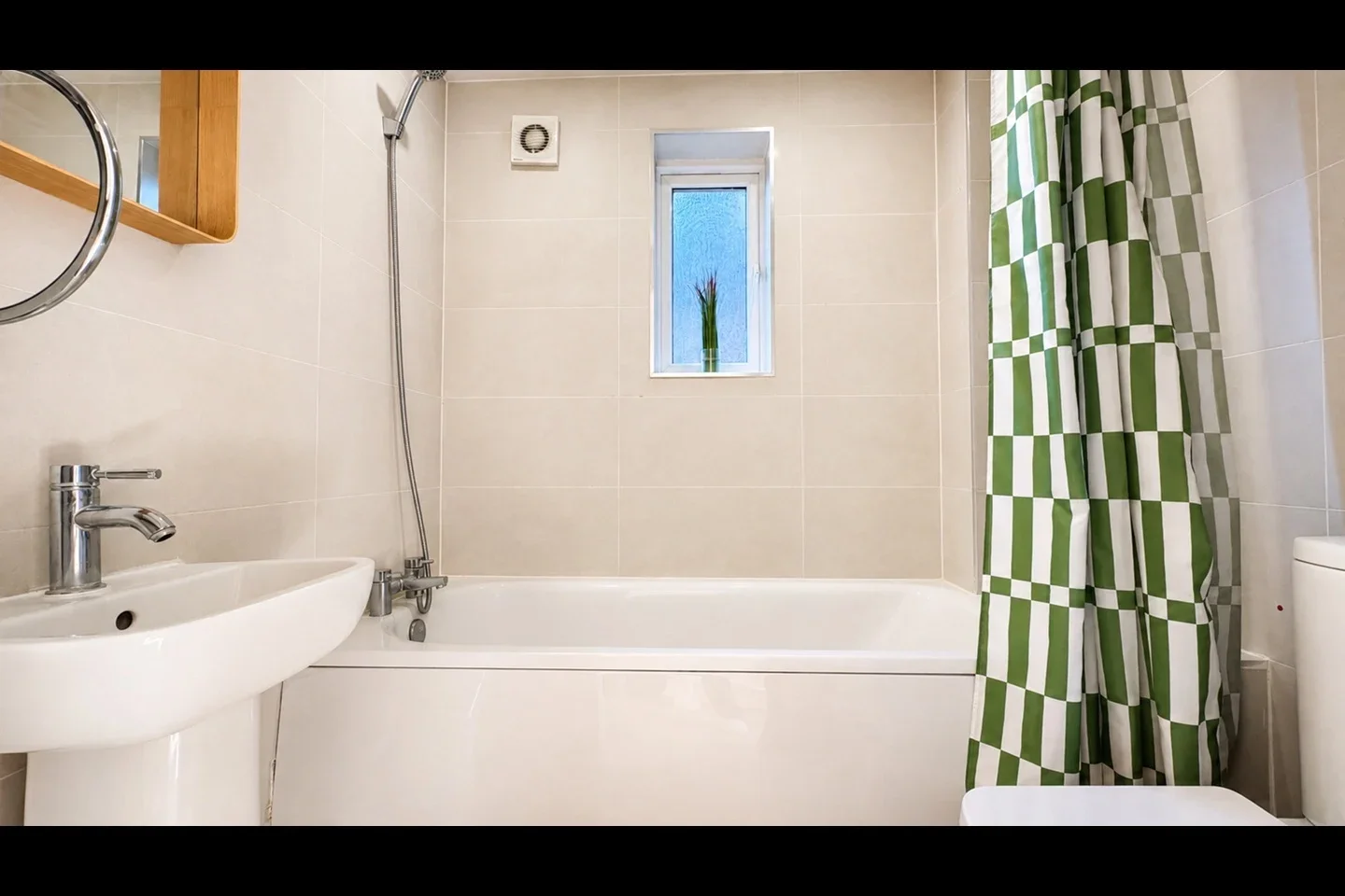 Flat Jade Close in Greater London