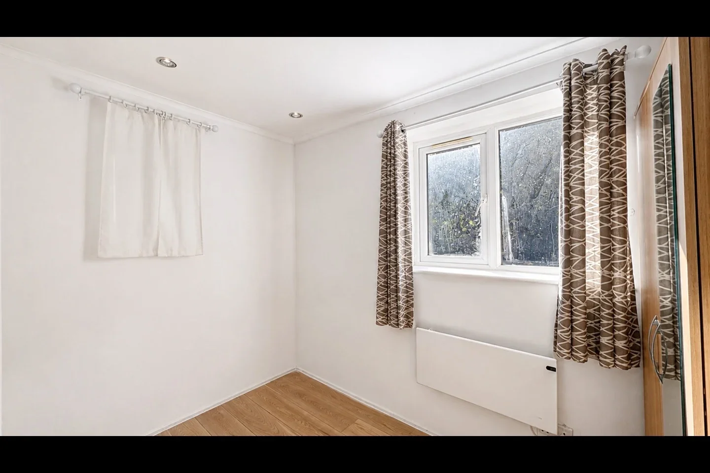 Flat Jade Close in Greater London