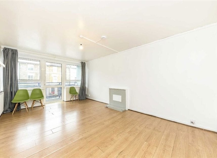 Flat Endwell Road in Greater London